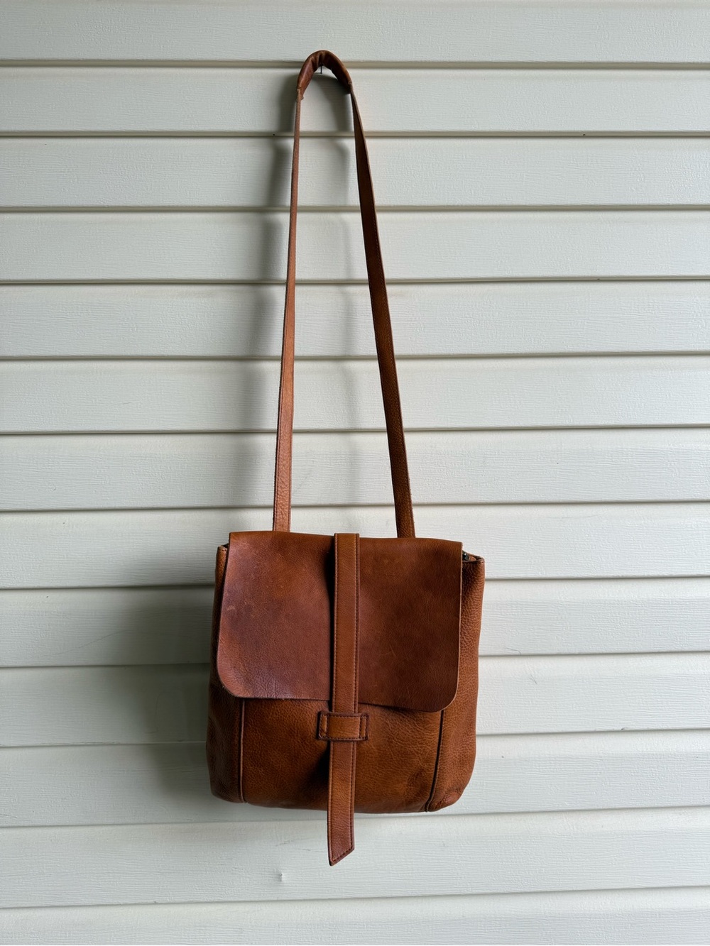 Duluth Trading Co Lifetime Leather Convertible backpack- minimalist- Brown - Picture 3 of 8